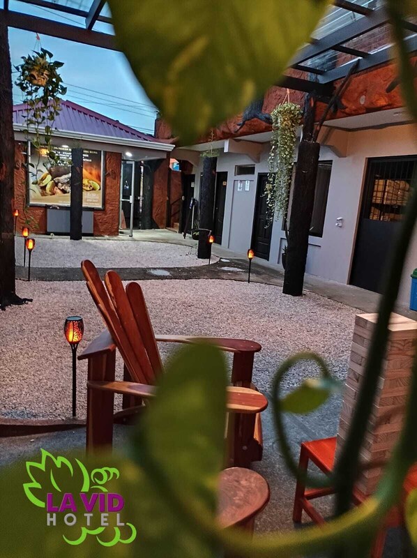 Terrace/patio - Hotel La Vid (La Fortuna)