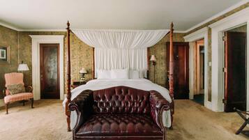 Deluxe Studio Suite | Egyptian cotton sheets, premium bedding, down comforters