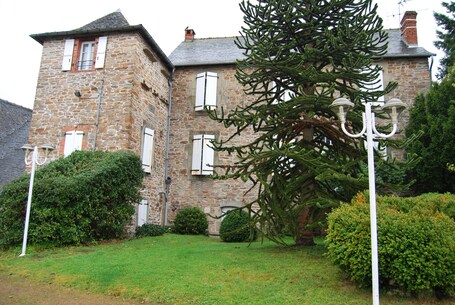 Exterior. Le Saint Etienne