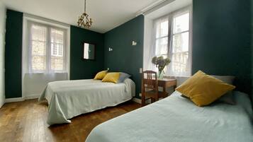 Comfort Triple Room | Desk, free WiFi