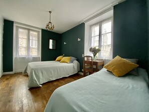 Comfort Triple Room | Desk, free WiFi - Le Saint Etienne (Aubazine)