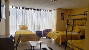 Standard Quadruple Room | WiFi (free) - Hotel Las Americas (Cuenca)