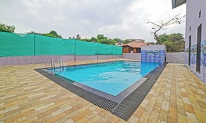 Kolam renang terbuka