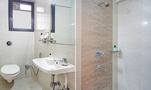 Habitación doble estándar | Baño | Amenidades de baño gratuitas, toallas, jabón, shampoo