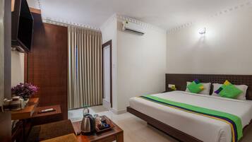 Standard Room | Desk, iron/ironing board