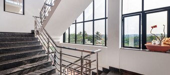 ทรีโบ ซันส์ ซาราฟ คุชัลนาการ์