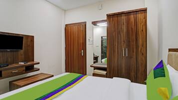 Standard Room | Desk, iron/ironing board
