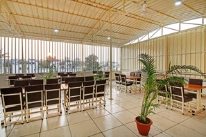 Restaurant - Treebo Krishna Regency ISBT Bus Stop (Bhopal)