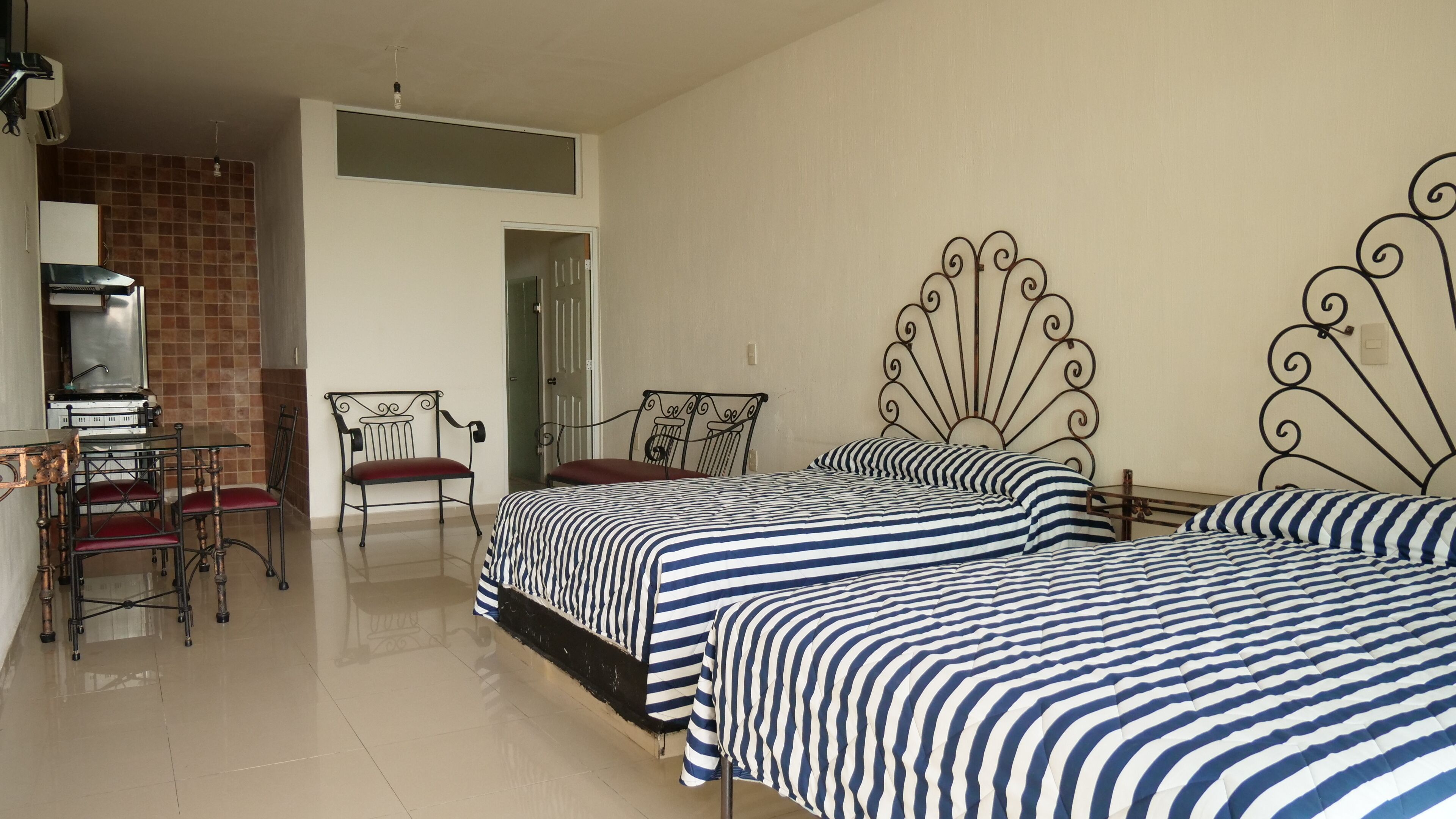 Estudio estándar | Ropa de cama de alta calidad, edredones de plumas, wifi gratis