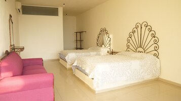 Habitación superior | Ropa de cama de alta calidad, edredones de plumas, wifi gratis