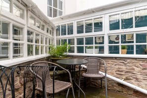 Traditional-Apartment, eigenes Bad (Hummingbird) | Garten