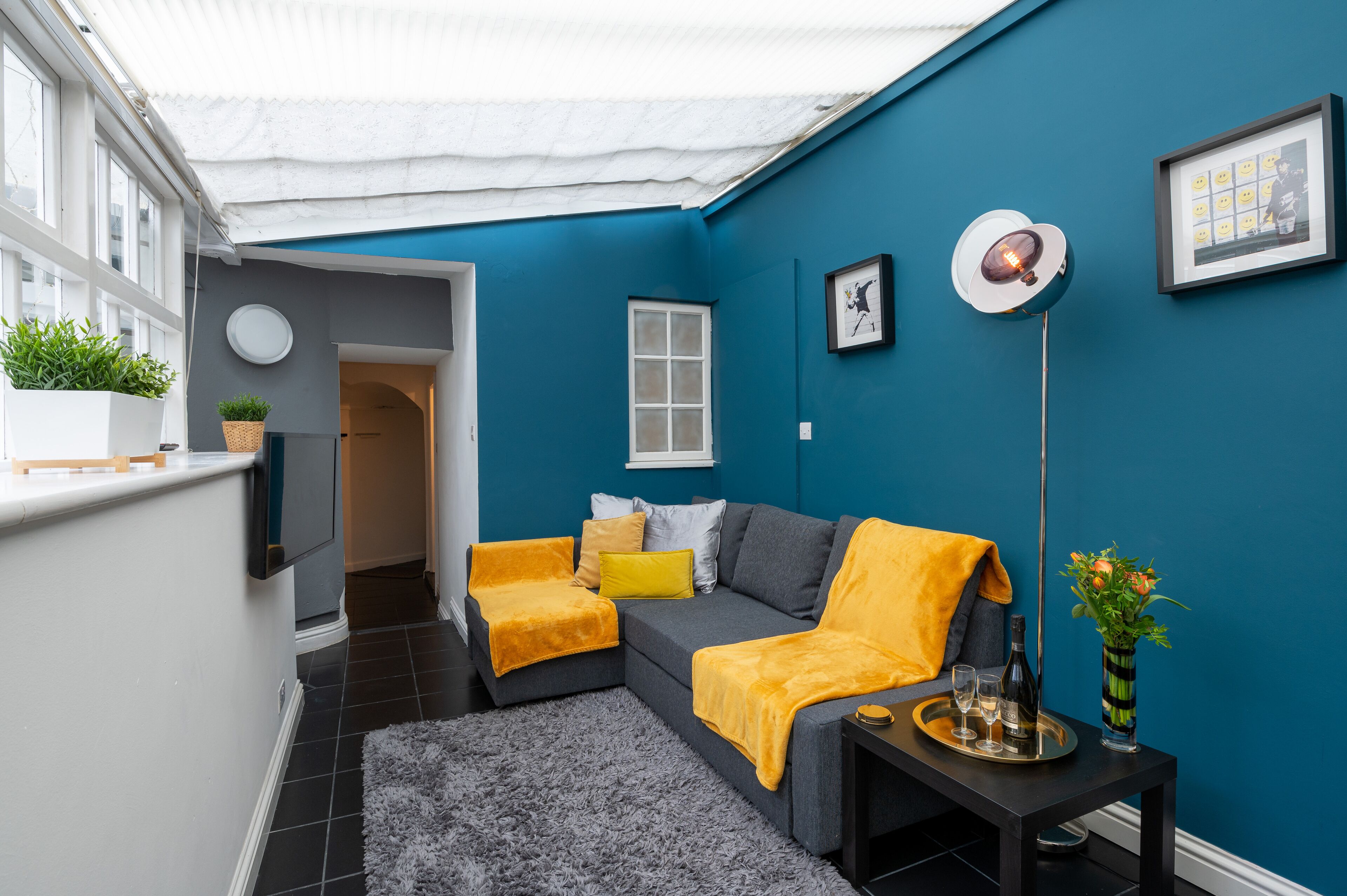 Traditional Apartment, Private Bathroom (Hummingbird) | Lounge