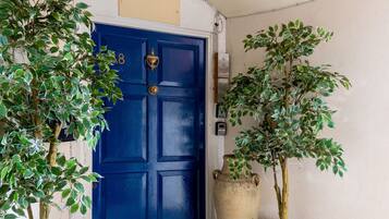 Traditional Apartment, Private Bathroom (Hummingbird) | Exterior