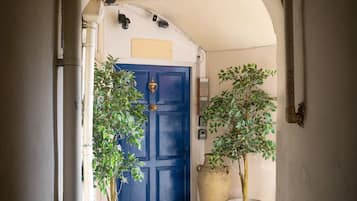 Traditional Apartment, Private Bathroom (Hummingbird) | Exterior