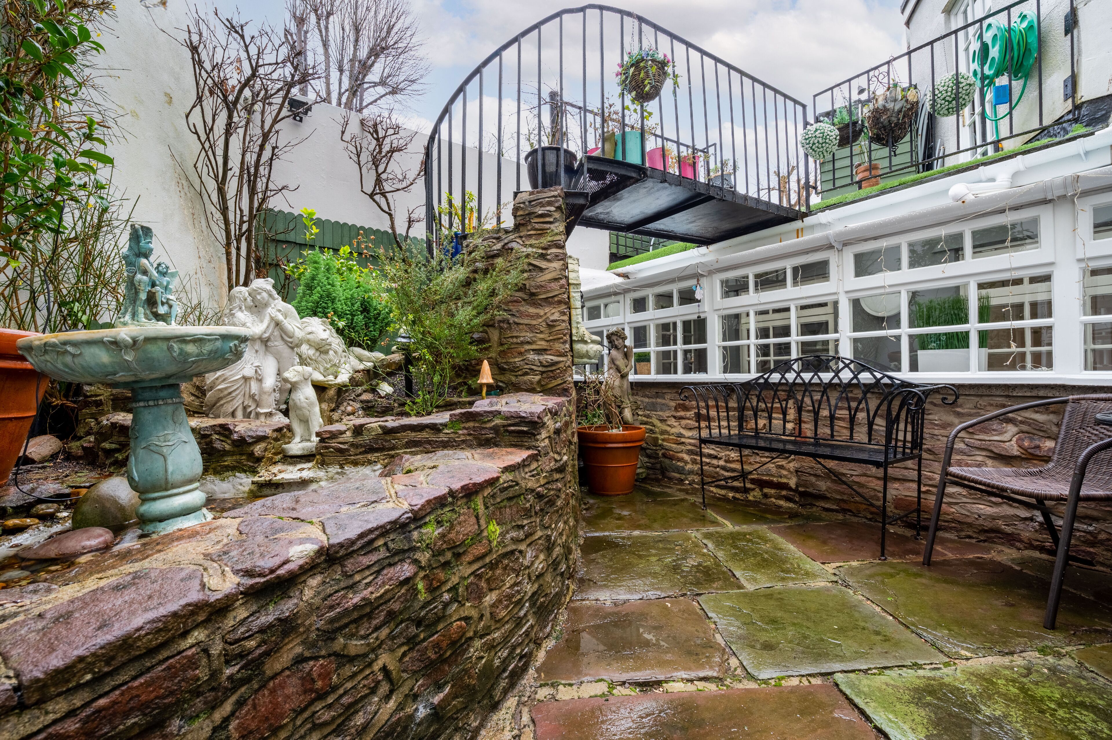 Traditional Apartment, Private Bathroom (Hummingbird) | Garden
