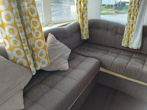 Living area - Arizona Family and Dogs Welcome Caravan 3 Bedrooms (Rye)