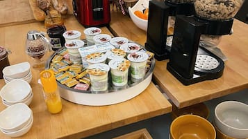 Petit-déjeuner buffet (8 EUR par personne)