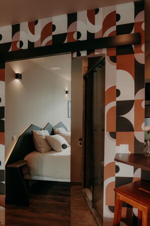 Premium Double Room | Premium bedding, individually decorated, individually furnished, desk - Le Central Hôtel Bar (Oloron-Sainte-Marie)