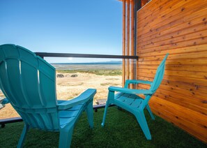 Oceanview King Room w/ Kitchenette | Vue sur la plage/l’océan