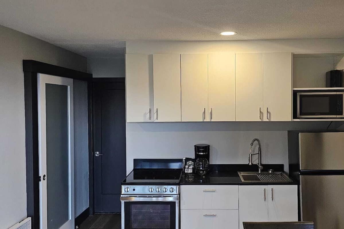 Oceanview Two-Bedroom Cabin | Private kitchen | Microwave, stovetop, coffee/tea maker, toaster