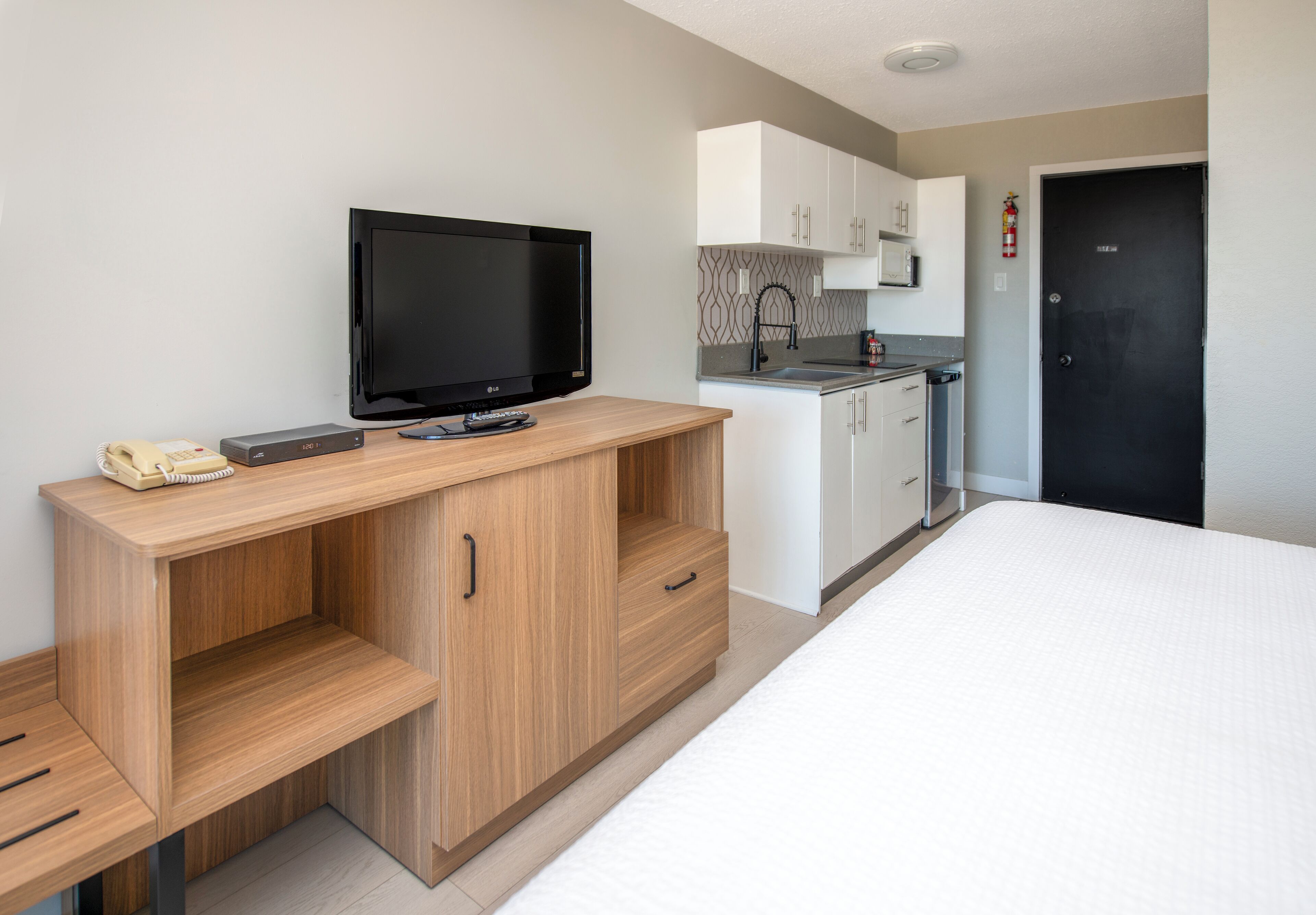 Oceanview King Room w/ Kitchenette | Desk, laptop workspace, blackout drapes, iron/ironing board