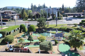 Mini-golf
