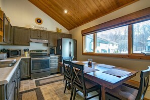 Exterior - Northwoods F9 (Davis)