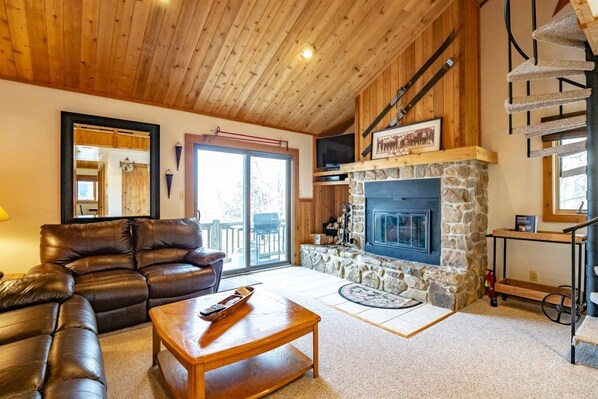 Exterior - Northwoods F9 (Davis)