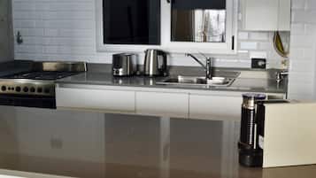 Appartement Deluxe, 1 chambre | Cuisine privée | Grand réfrigérateur, micro-ondes, four, plaque de cuisson