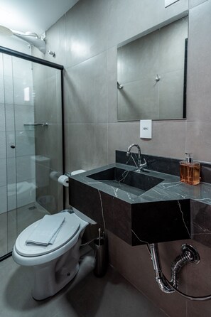 Suite | Kylpyhuone | Suihku, pyyhkeet