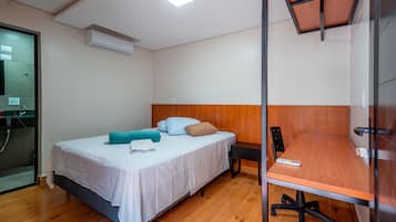 Suite | مكتب ومساحة عمل للكمبيوتر المحمول وواي فاي مجانًا وملاءات أسرّة