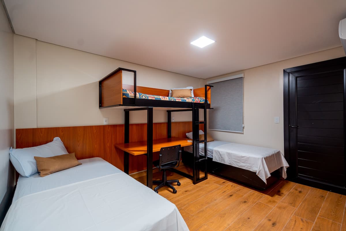 Superior Triplo | Desk, laptop workspace, WiFi (free), bed sheets