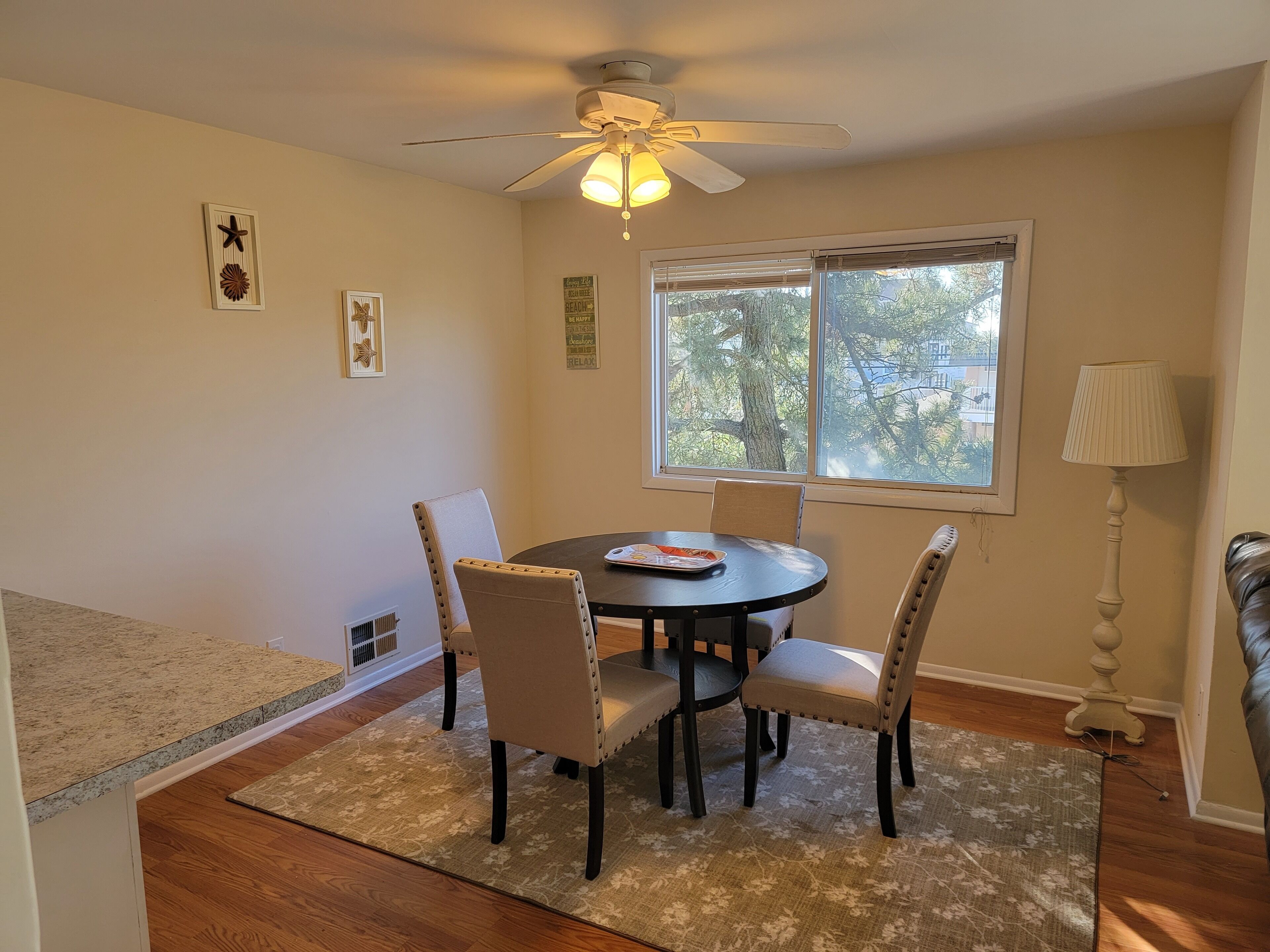 Deluxe Condo | Dining room