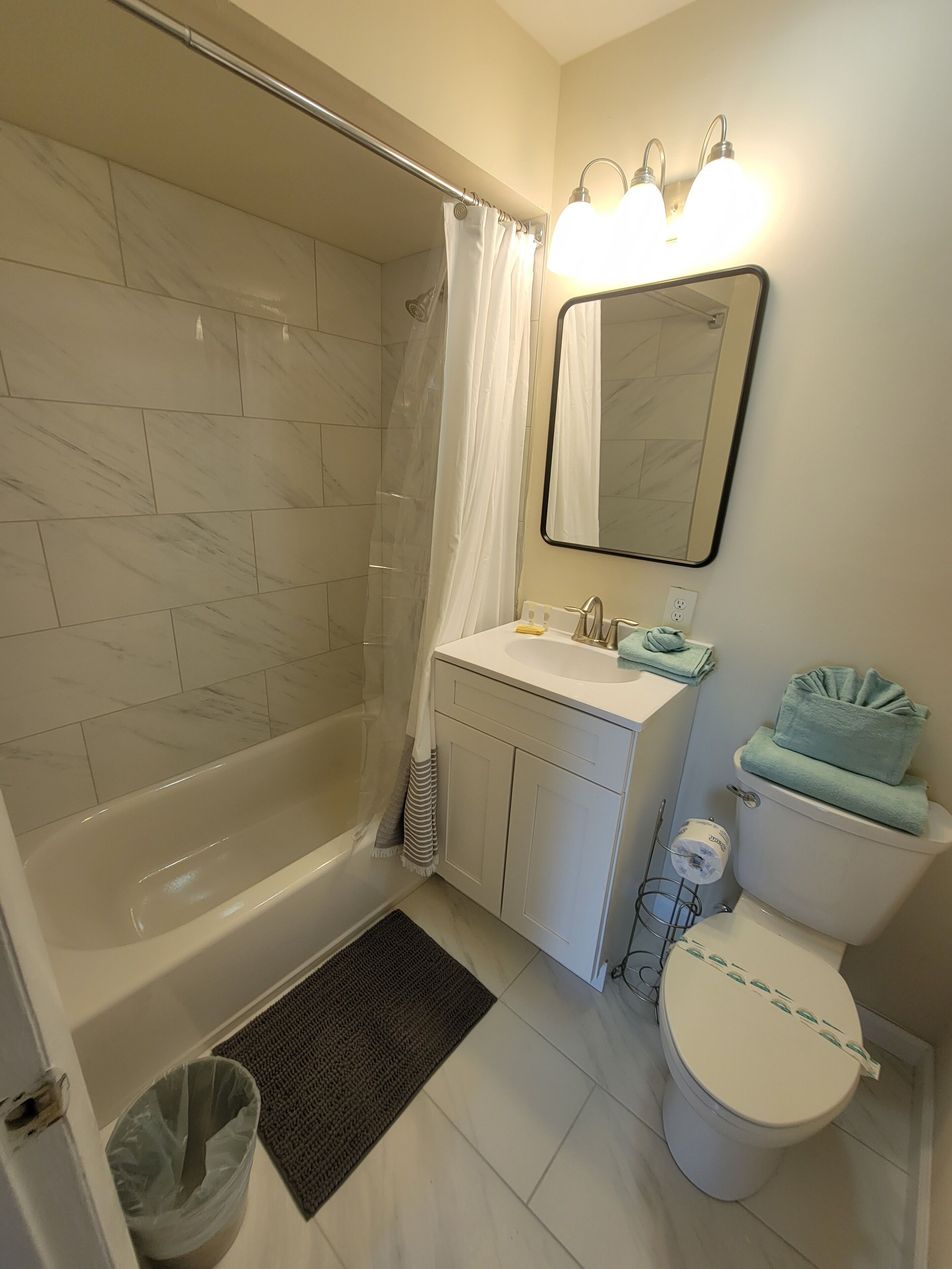 Deluxe Condo | Bathroom