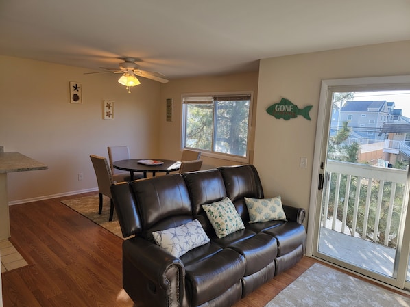 Living area - Dunes Of Ortley (Seaside Heights)