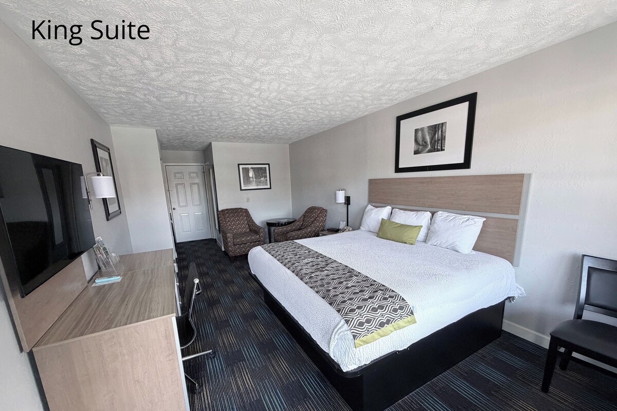 Suite, 1 King Bed, Non Smoking | Desk, laptop workspace, blackout drapes, WiFi (free)