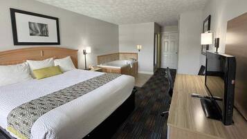 Honeymoon Room | Desk, blackout drapes, free WiFi, bed sheets