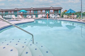 Piscine extérieure (ouverte en saison)