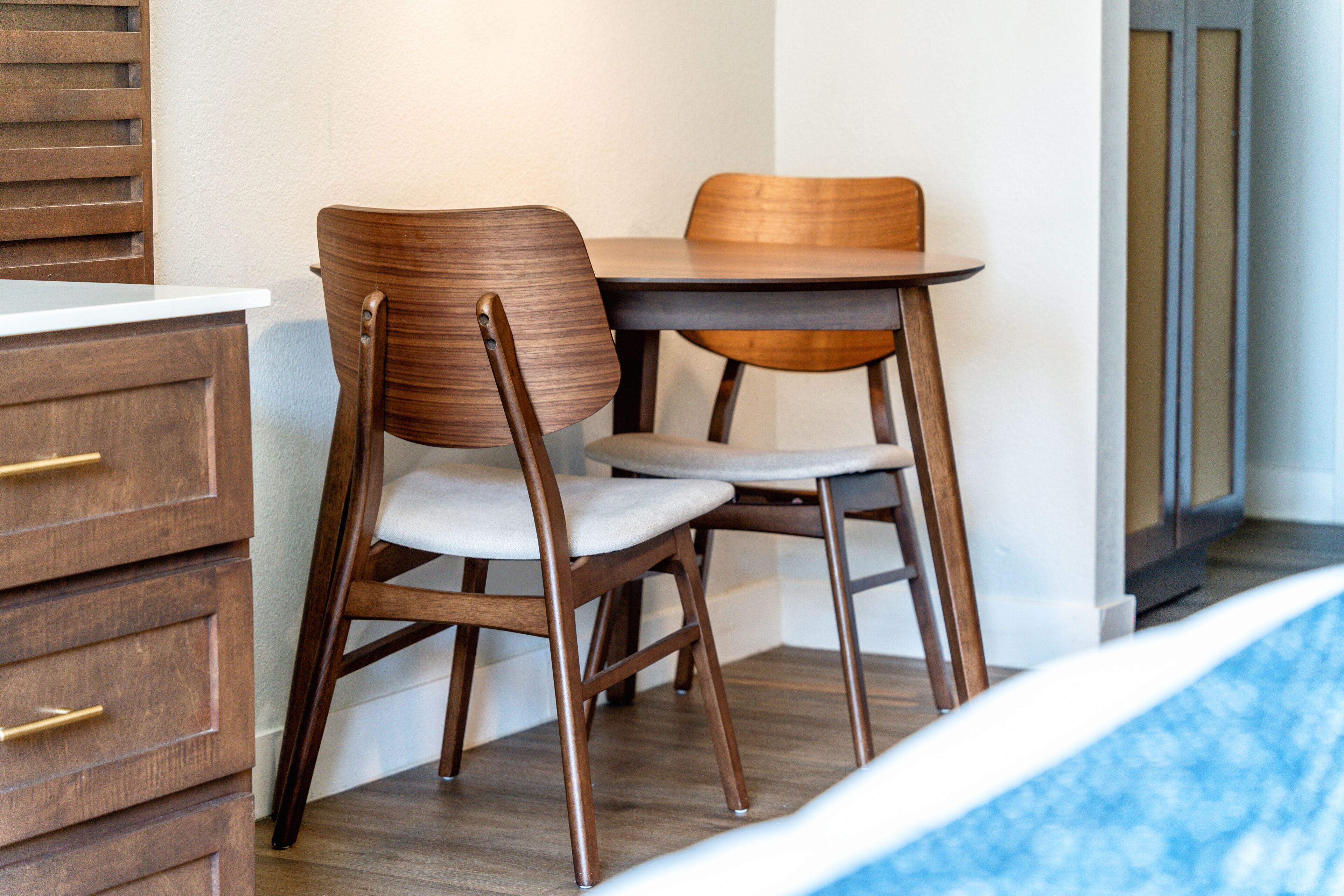 55-inch smart tv with satellite channels, tv, netflix