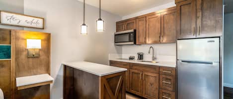 Laptop workspace, blackout drapes, iron/ironing board, free WiFi