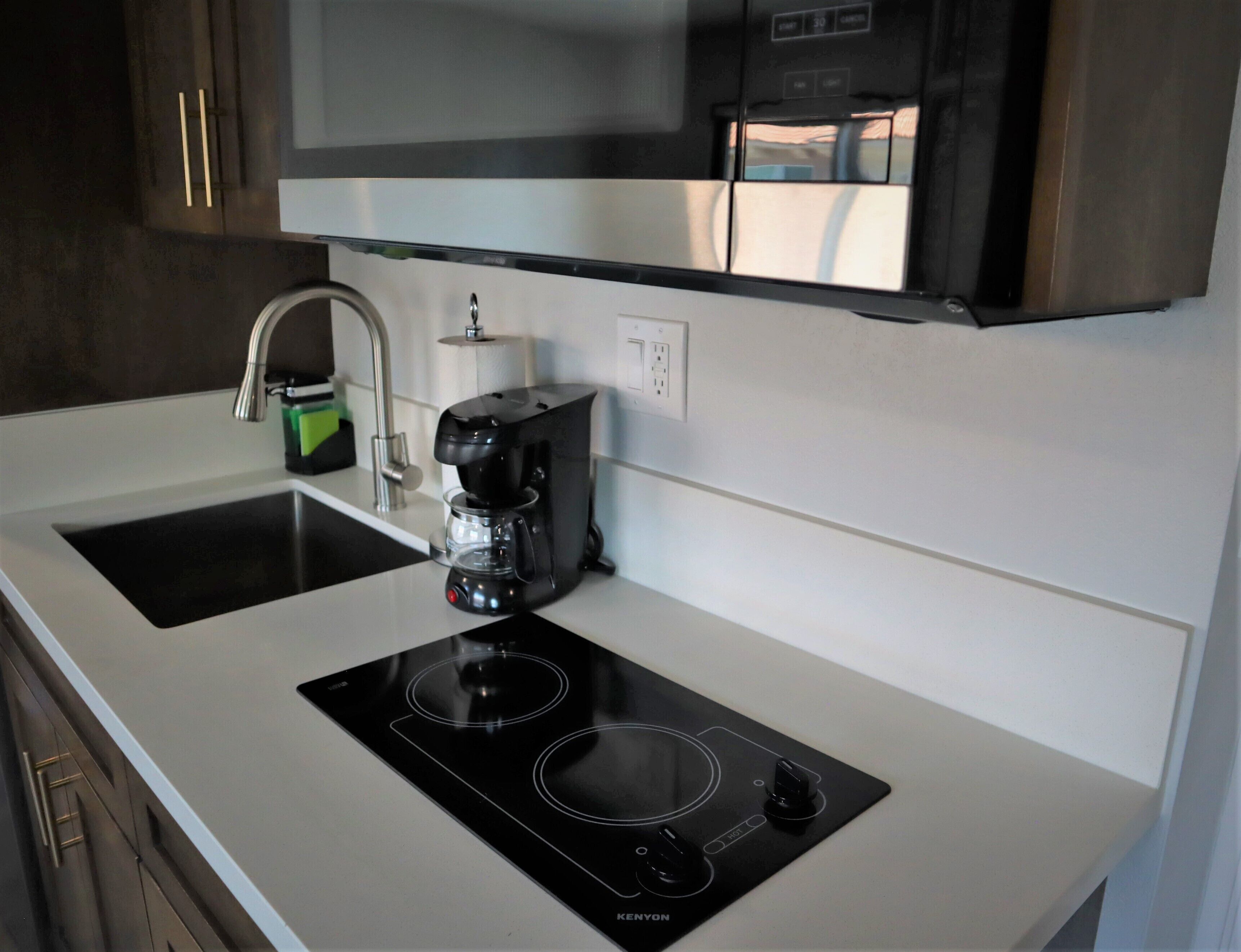 fridge, microwave, stovetop, coffee/tea maker