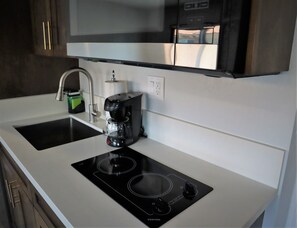 電冰箱、微波爐、爐台、咖啡機/沖茶器