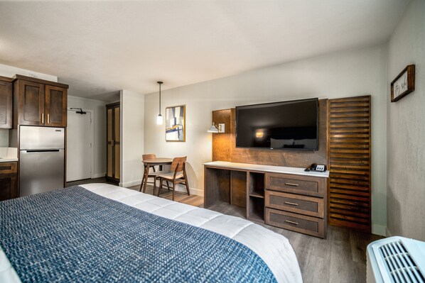 Laptop workspace, blackout drapes, iron/ironing board, free WiFi