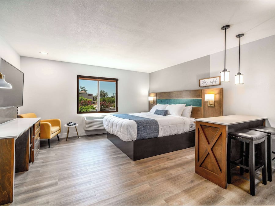 Superior Suite, 1 King Bed, Non Smoking | Laptop workspace, blackout curtains, iron/ironing board, free WiFi