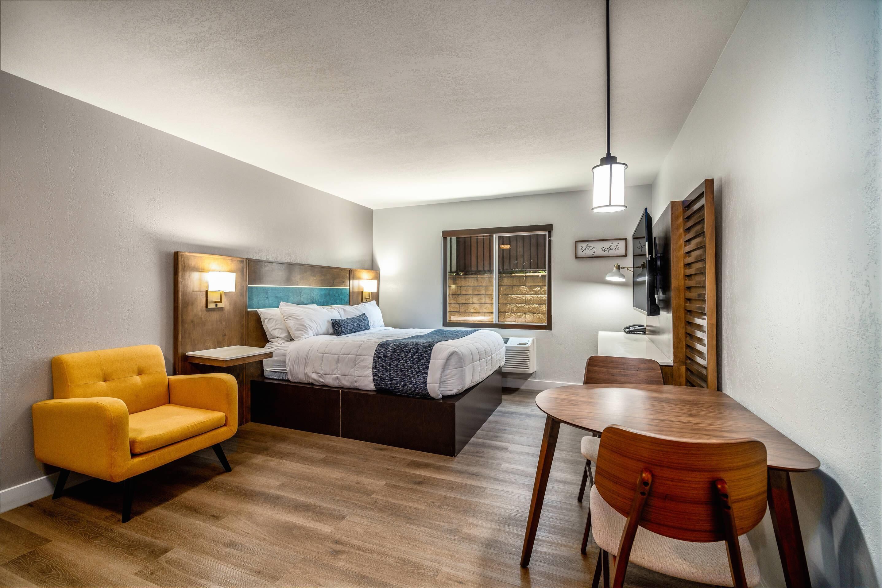 套房, 1 張加大雙人床, 無障礙, 非吸煙房 | 筆電工作空間、遮光布/窗簾、熨斗/熨衣板、免費無線上網