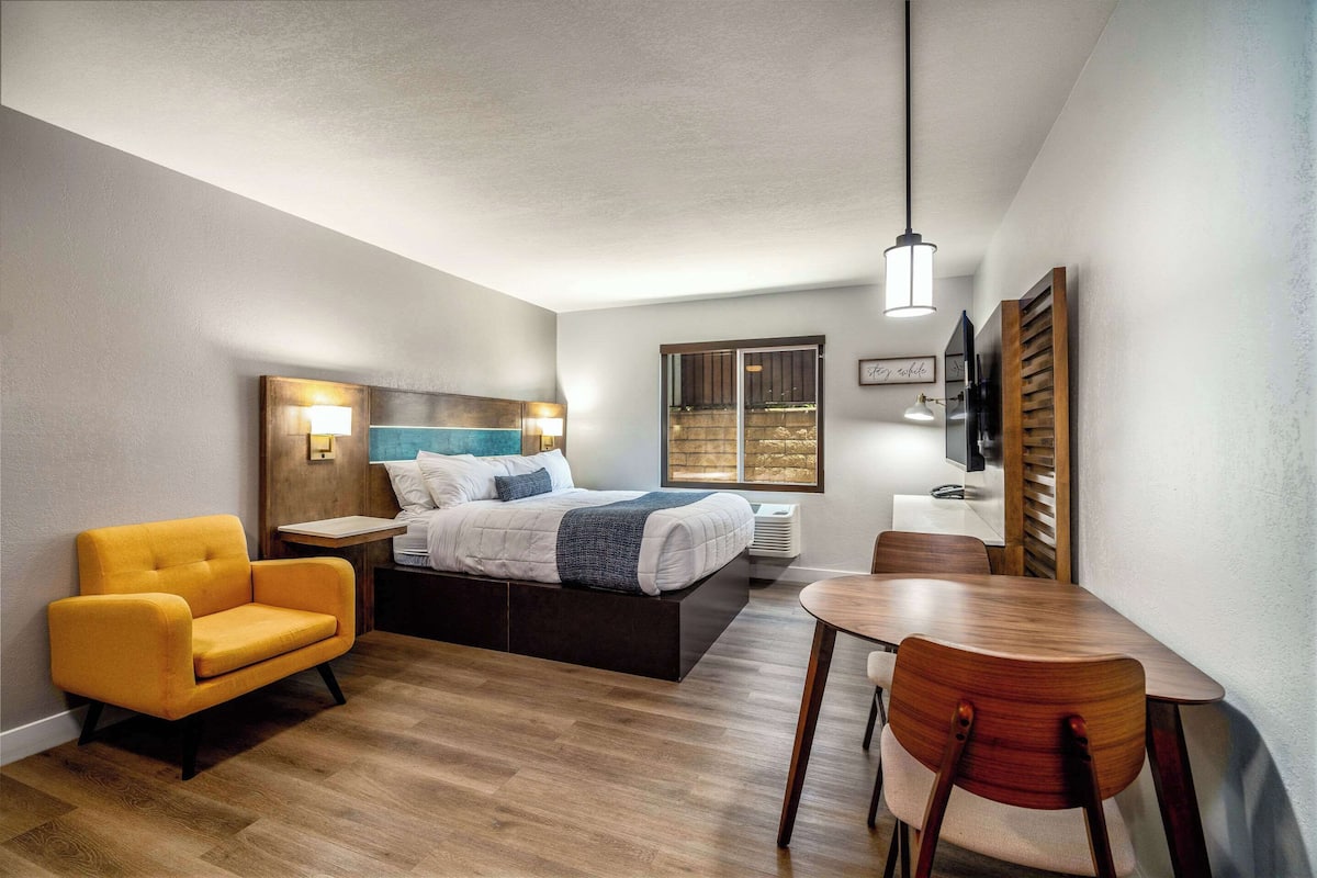 Suite, 1 Queen Bed, Accessible, Non Smoking | Laptop workspace, blackout drapes, iron/ironing board, free WiFi
