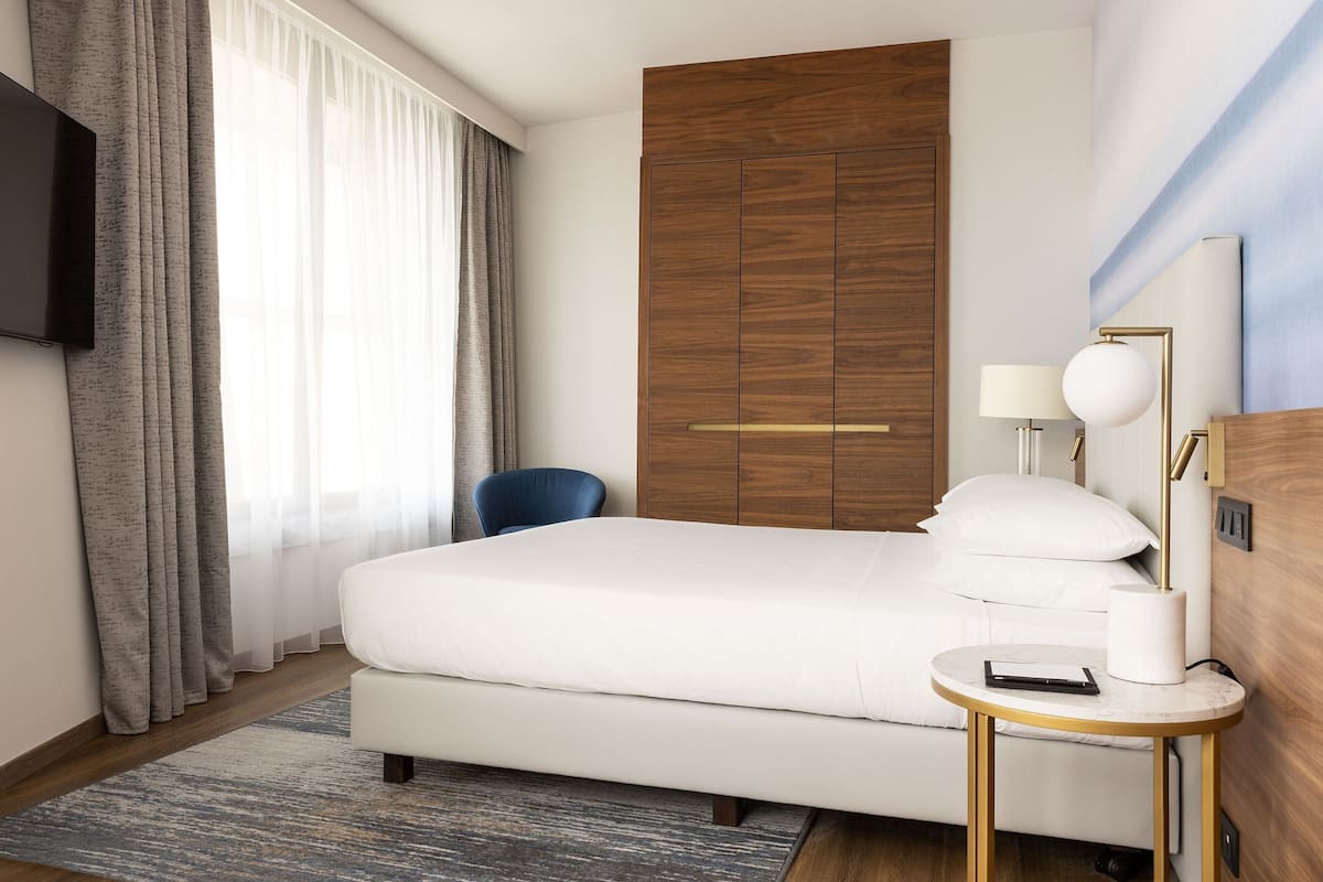 Executive Suite, 1 King Bed, Non Smoking