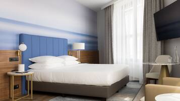 1 habitación, caja de seguridad en la habitación y escritorio