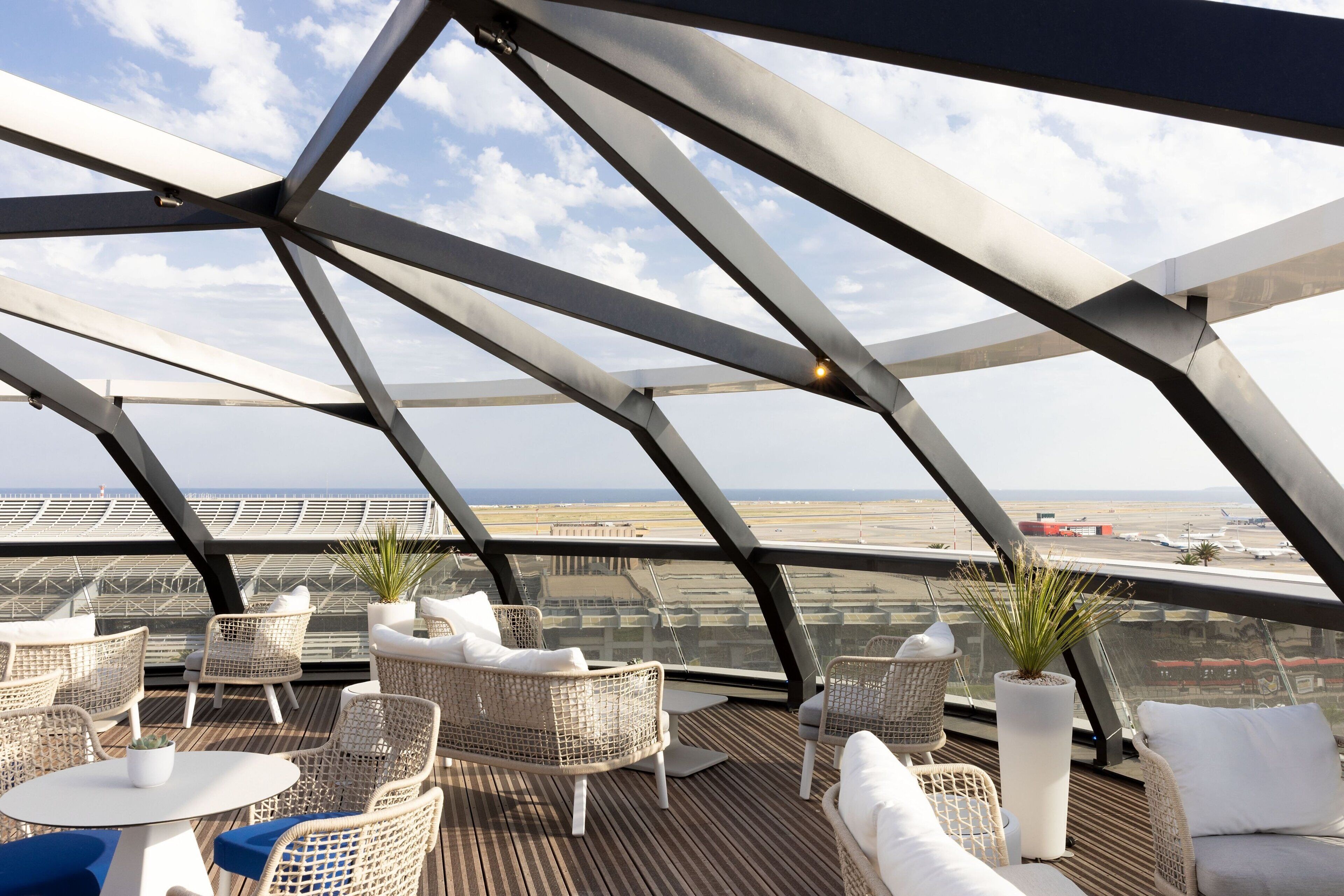 2 间酒吧/酒廊、天台酒吧