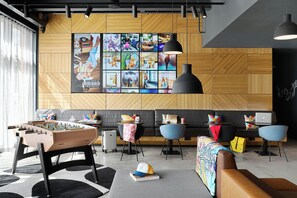 Room, 1 Queen Bed | Property amenity